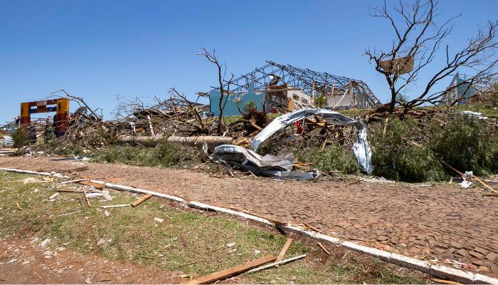  Decreto agiliza reconstrução de escolas e espaços públicos atingidos por tornado